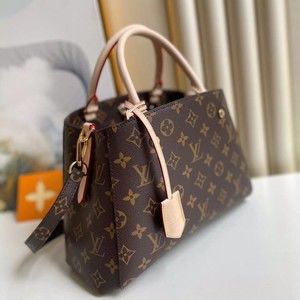 Meet your Posher, Carrie